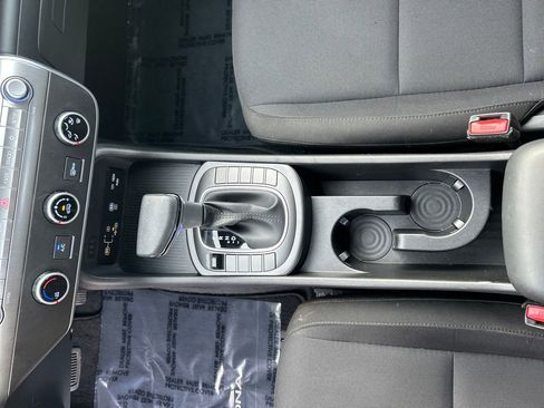 Certified 2025 Hyundai Kona SE image 15