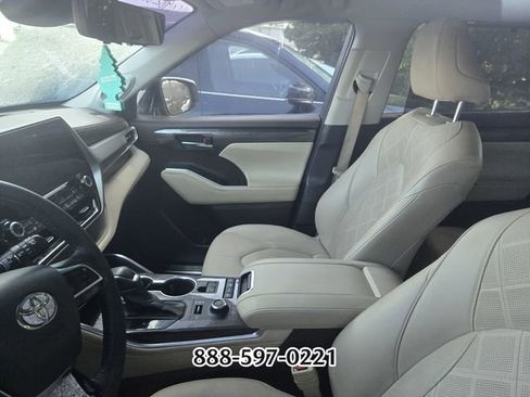 Used 2021 Toyota Highlander Platinum AWD/4WD image 3