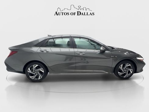 Used 2025 Hyundai Elantra Limited FWD image 6