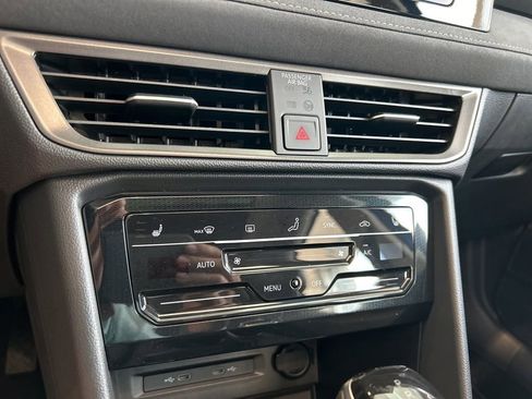 Used 2025 Volkswagen Taos SE image 27