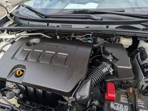 Used 2018 Toyota Corolla LE FWD image 27