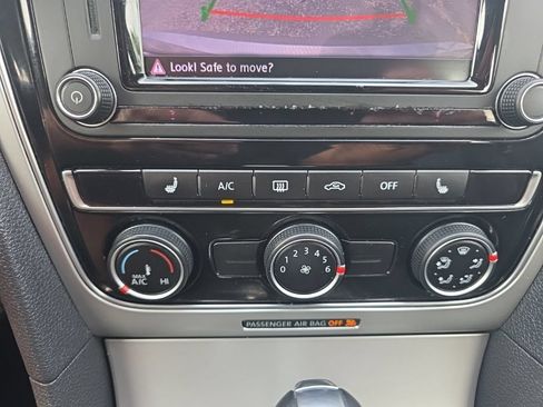 Used 2019 Volkswagen Passat 2.0T Wolfsburg w/ Wheels & Sunroof Package FWD image 22