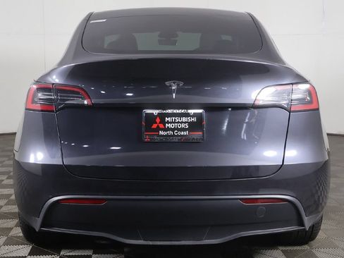 Used 2024 Tesla Model Y Long Range AWD/4WD image 16
