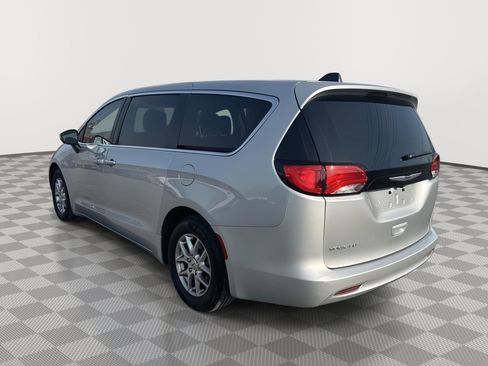 Used 2023 Chrysler Voyager LX FWD image 3