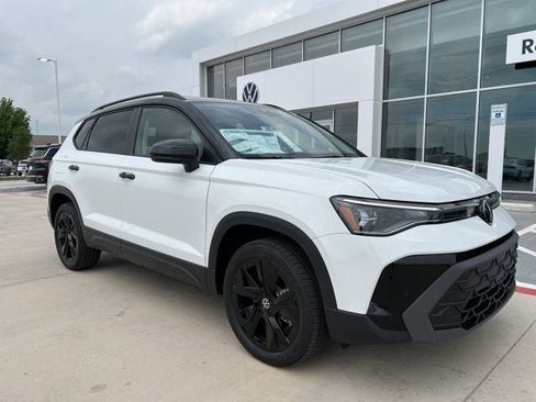 New 2025 Volkswagen Taos SE image 6