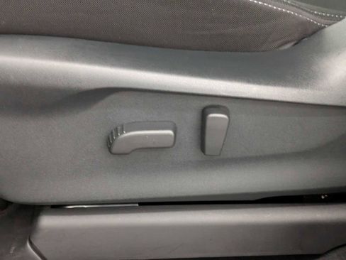 Used 2024 Subaru Ascent Premium w/ Convenience Package image 18