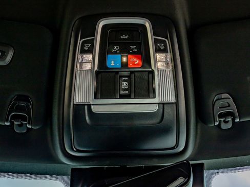Used 2025 RAM 3500 Laramie AWD/4WD image 28