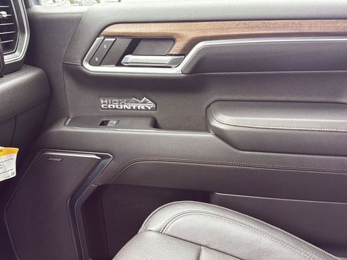 Used 2022 Chevrolet Silverado 1500 High Country w/ Technology Package image 24