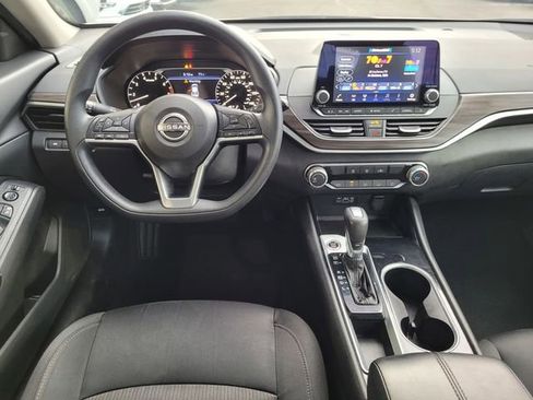 Used 2024 Nissan Altima 2.5 SV image 7