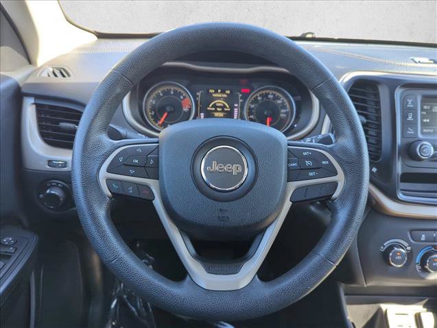 Used 2016 Jeep Cherokee Sport FWD image 18