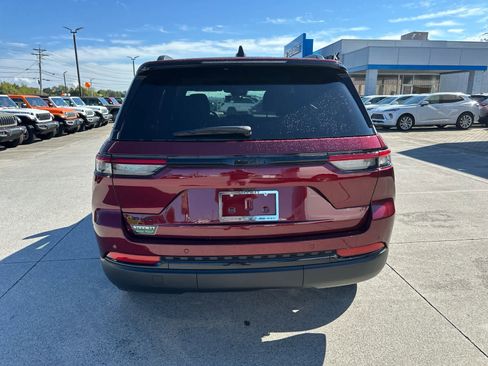 New 2025 Jeep Grand Cherokee Altitude image 8