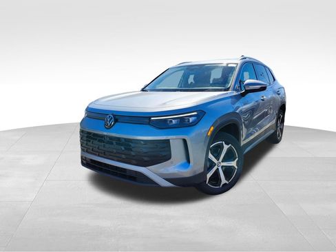 New 2026 Volkswagen Tiguan SE AWD/4WD image 3