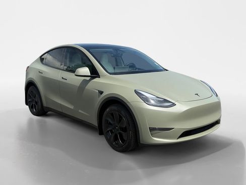 Used 2024 Tesla Model Y Long Range AWD/4WD image 8