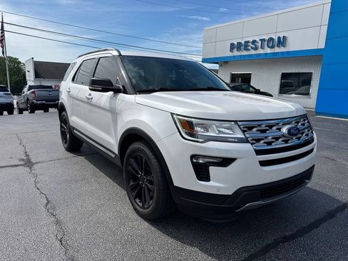 Used 2019 Ford Explorer XLT w/ Equipment Group 202A AWD/4WD image 3