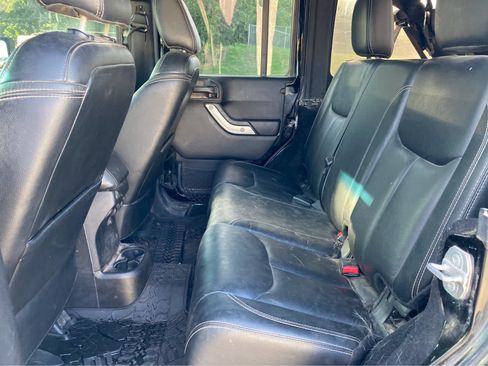 Used 2016 Jeep Wrangler Unlimited Rubicon AWD/4WD image 4