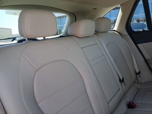 Used 2019 Mercedes-Benz GLC 300 image 12