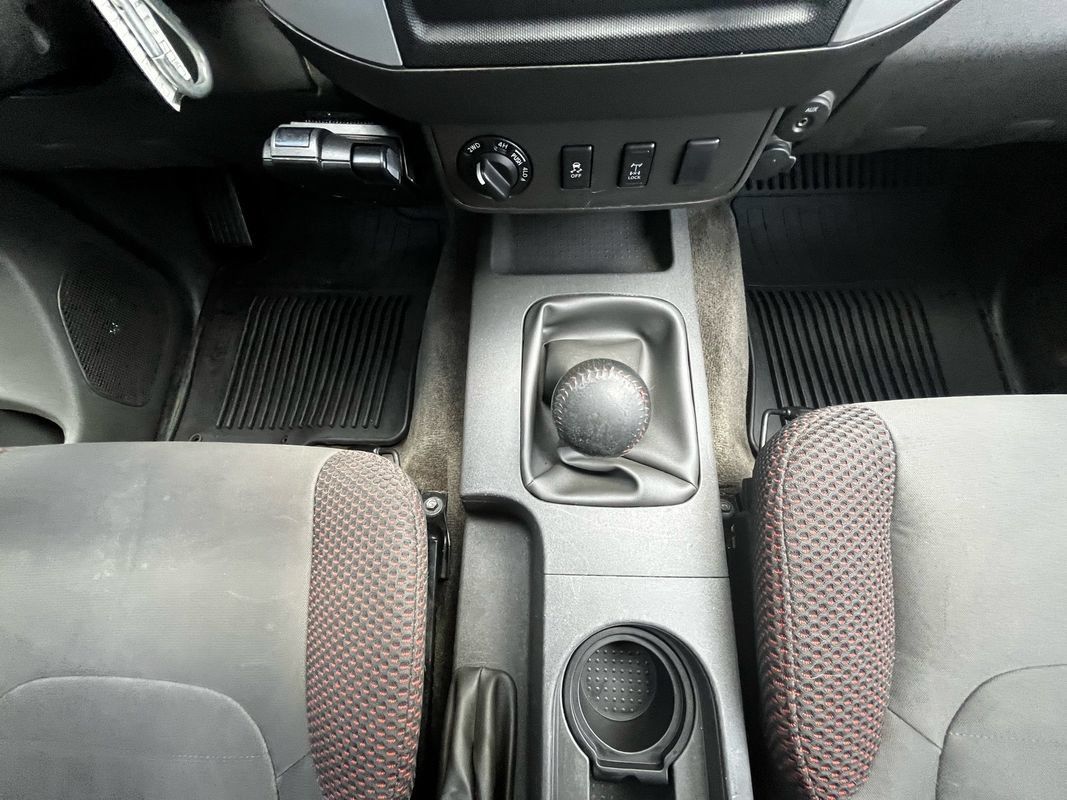 Used 2012 Nissan Frontier PRO-4X AWD/4WD image 17