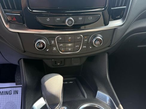 Used 2023 Chevrolet Traverse LT FWD image 17