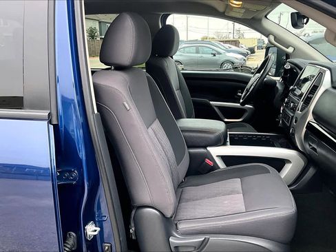 Used 2020 Nissan Titan SV w/ SV Convenience Package image 8