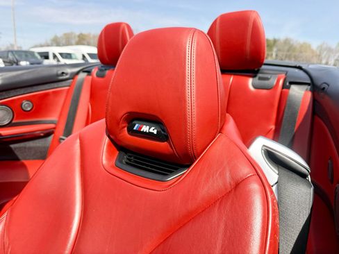 Used 2018 BMW M4 Convertible image 27