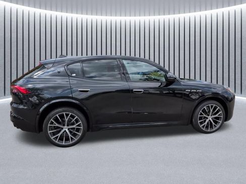 Used 2023 Maserati Grecale Modena AWD/4WD image 3