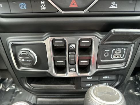 Certified 2023 Jeep Wrangler Unlimited w/ Cold Weather Group AWD/4WD image 31