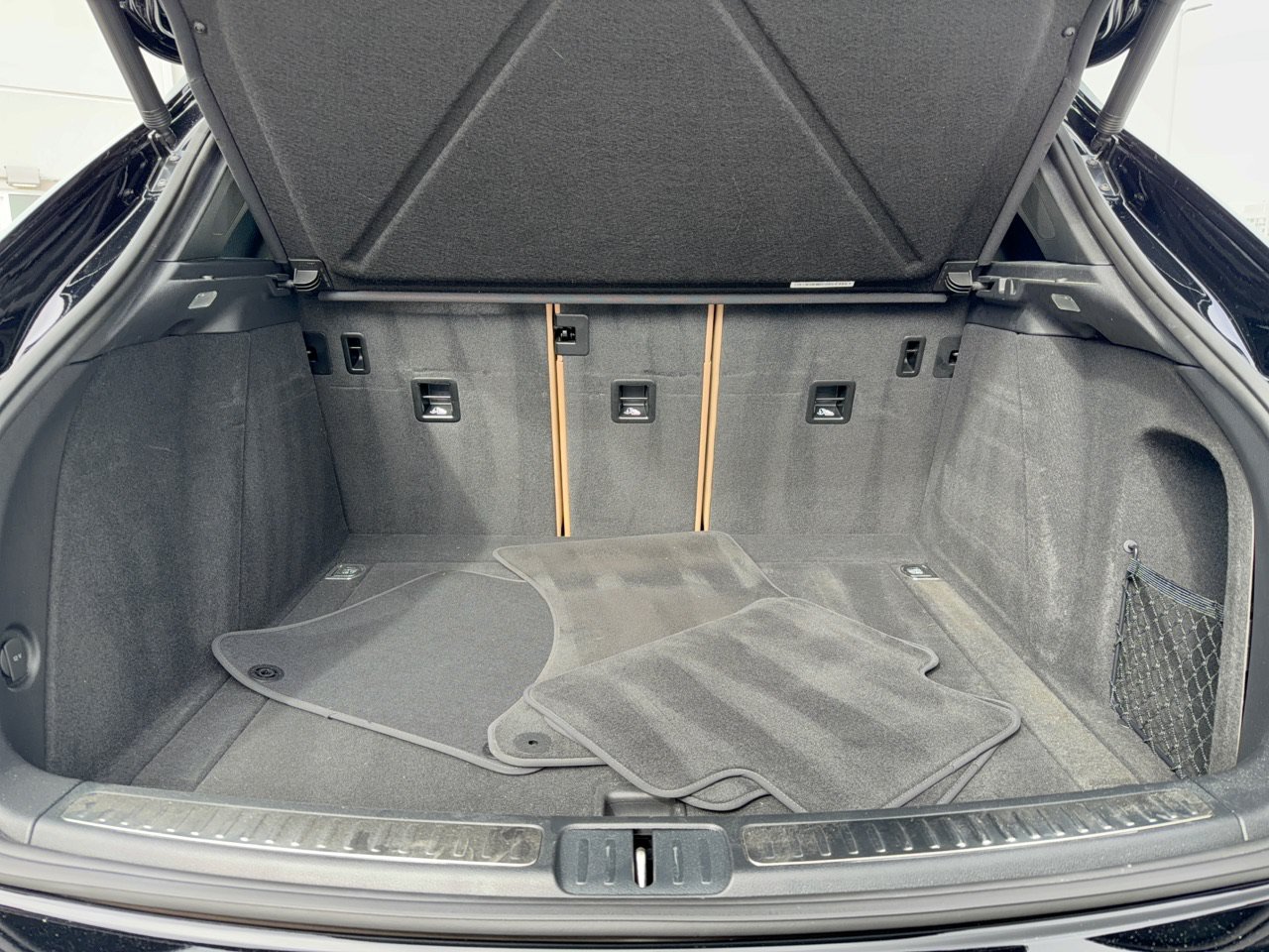 Certified 2023 Porsche Macan S AWD/4WD image 28