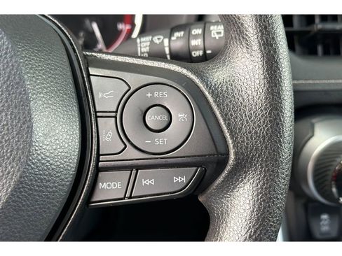 Used 2025 Toyota RAV4 XLE AWD/4WD image 28