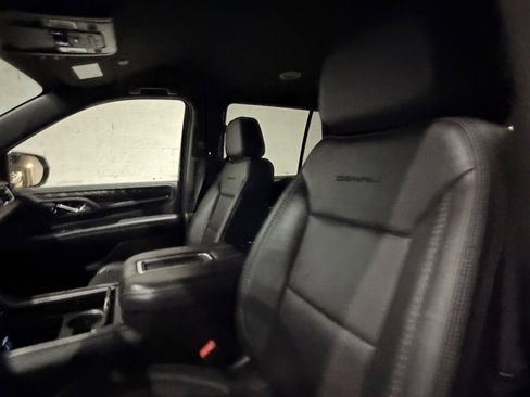 Used 2021 GMC Yukon Denali image 2