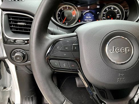 Used 2023 Jeep Cherokee Altitude Lux AWD/4WD image 10
