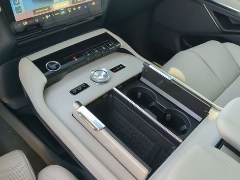 New 2026 Lincoln Navigator L Premier AWD/4WD image 20