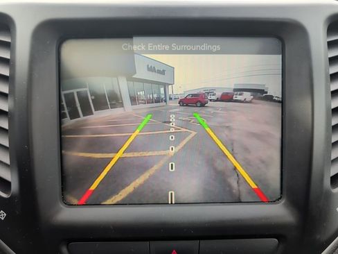 Used 2017 Jeep Cherokee Trailhawk w/ Comfort/Convenience Group image 13