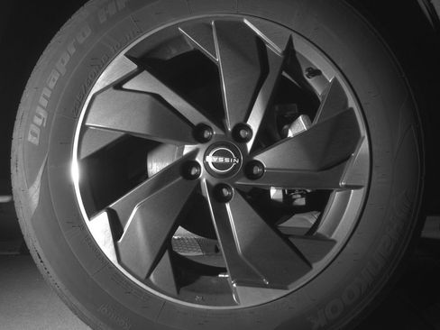 Used 2025 Nissan Rogue SV image 13