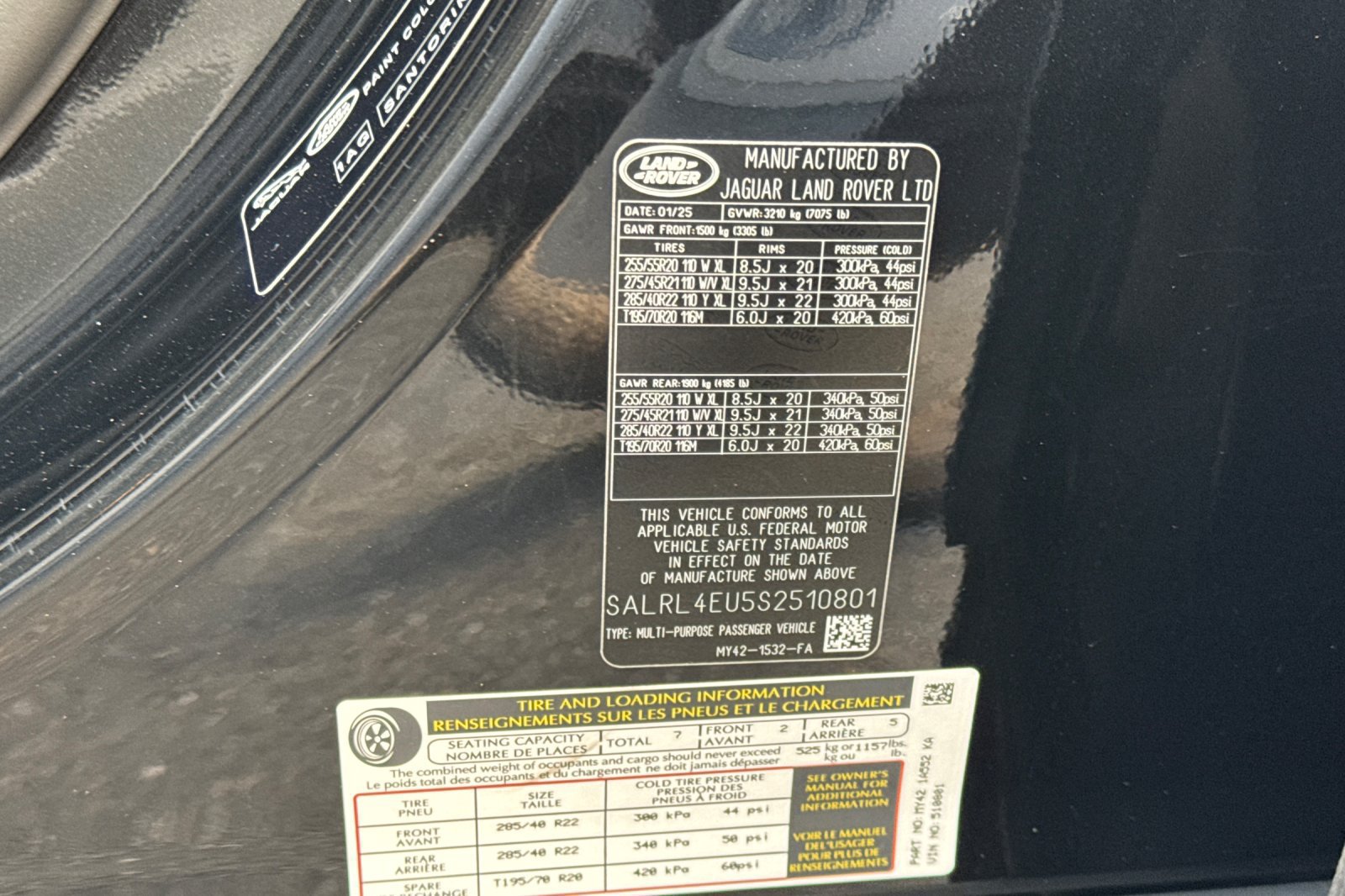 Used 2025 Land Rover Discovery Dynamic SE AWD/4WD image 36