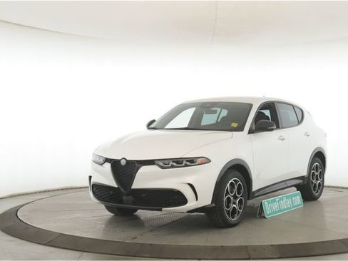 Used 2025 Alfa Romeo Tonale w/ Premium Package image 10