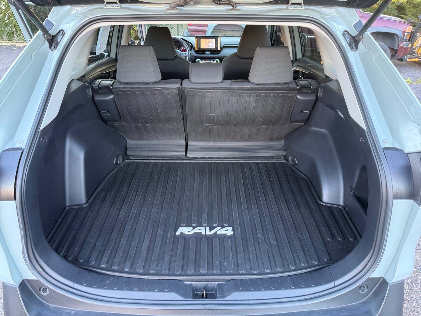 Used 2021 Toyota RAV4 XLE w/ XLE Grade Weather Package AWD/4WD image 32