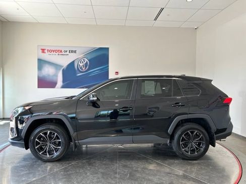 Used 2022 Toyota RAV4 LE AWD/4WD image 3
