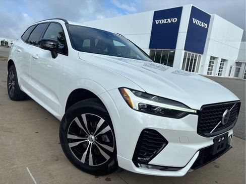 Used 2024 Volvo XC60 B5 Core AWD/4WD image 3