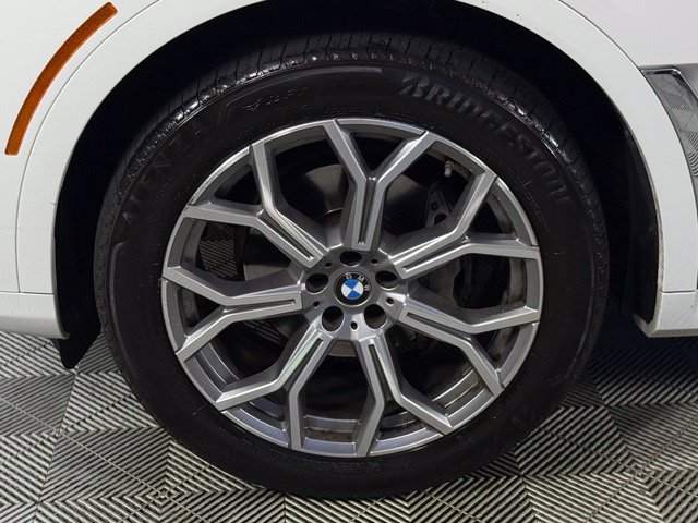 Used 2022 BMW X7 xDrive40i w/ Cold Weather Package AWD/4WD image 14