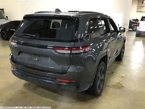 Used 2023 Jeep Grand Cherokee Altitude image 5