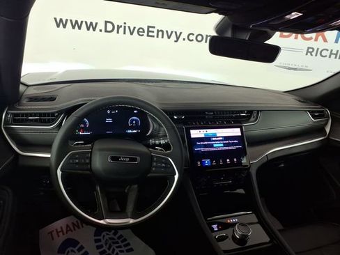 Used 2025 Jeep Grand Cherokee Limited AWD/4WD image 10