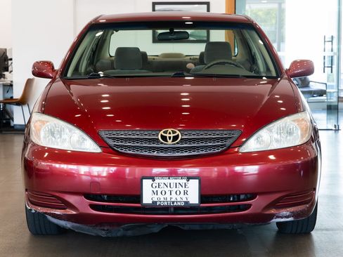 Used 2003 Toyota Camry LE w/ Preferred Accessory Pkg FWD image 2