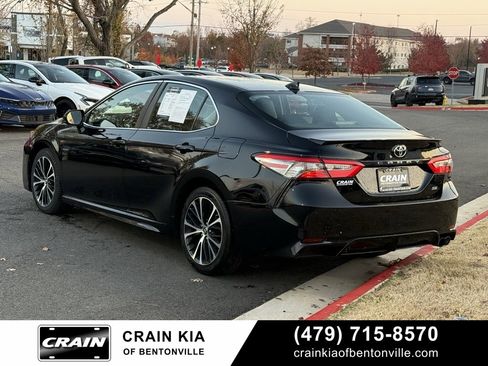 Used 2019 Toyota Camry SE image 5