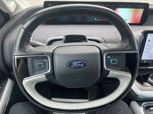Used 2025 Ford Expedition Max Platinum AWD/4WD image 14