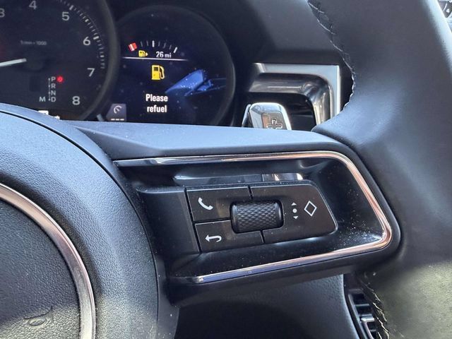 Certified 2024 Porsche Macan AWD/4WD image 30