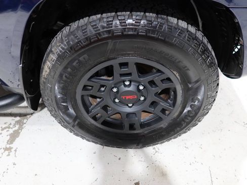 Used 2022 Toyota 4Runner SR5 Premium w/ Moonroof Package RWD image 43