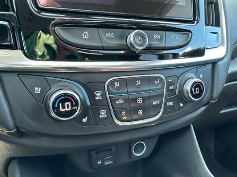 Used 2021 Chevrolet Traverse Premier w/ Redline Edition AWD/4WD image 31