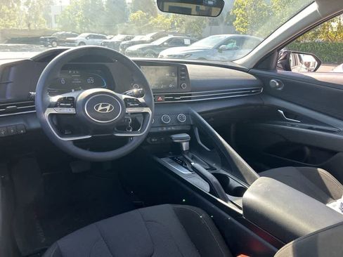 Used 2025 Hyundai Elantra SE FWD image 7