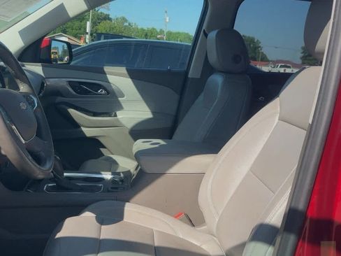 Used 2019 Chevrolet Traverse LT AWD/4WD image 2
