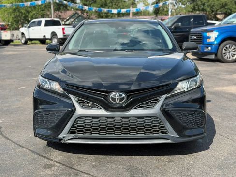 Used 2022 Toyota Camry SE FWD image 3